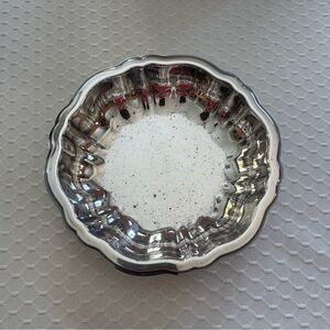 Silver-Plated Bowl By Wm A Rogers Scalloped Edges Elegant Decorative 5.5"